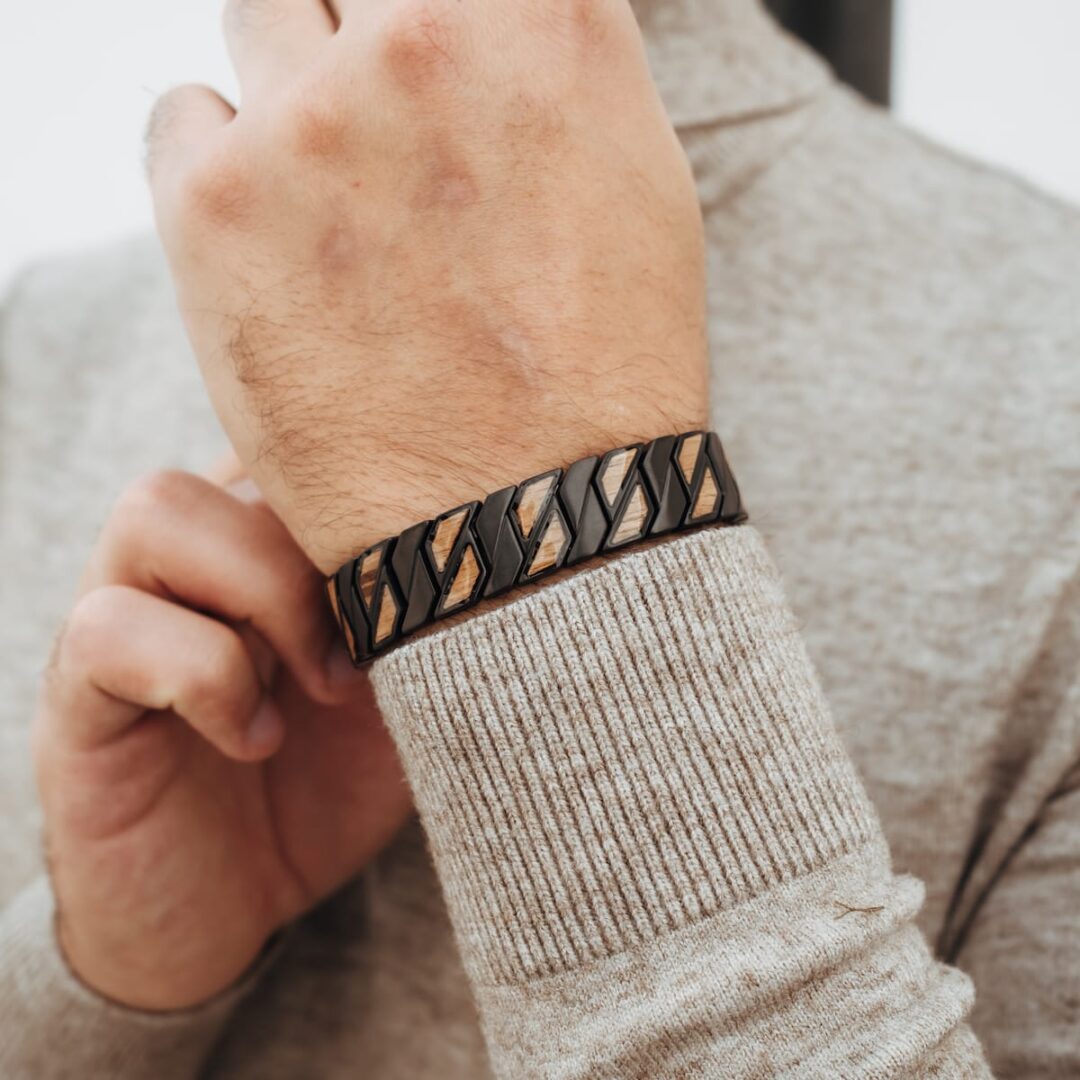 7_20210929_q_bariton_zebrano_schwarz_fa_25