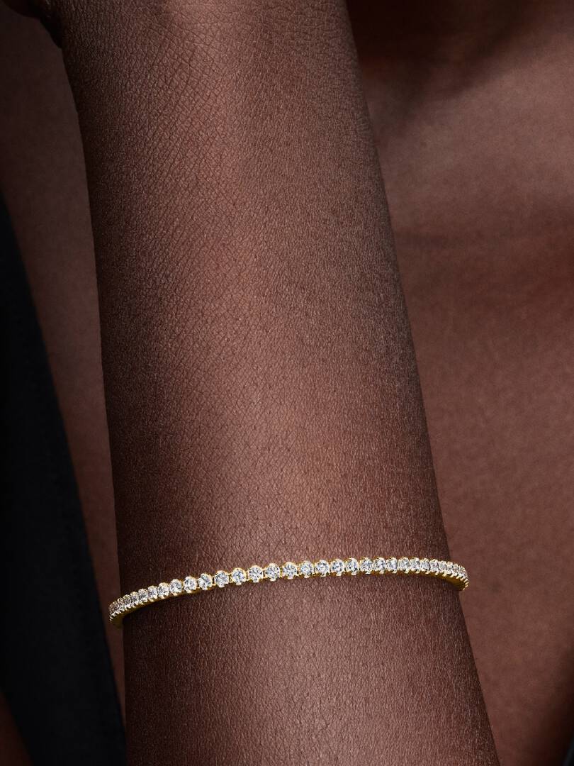 2026Q2C_collection_timeless_go_con_ic_pdp_model_single_02_RGB_1x1_bracelet