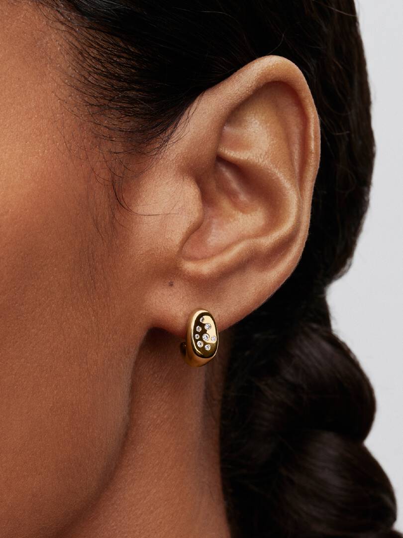 2026Q2D_collection_essence_go_con_ic_pdp_model_single_07_1x1_earring