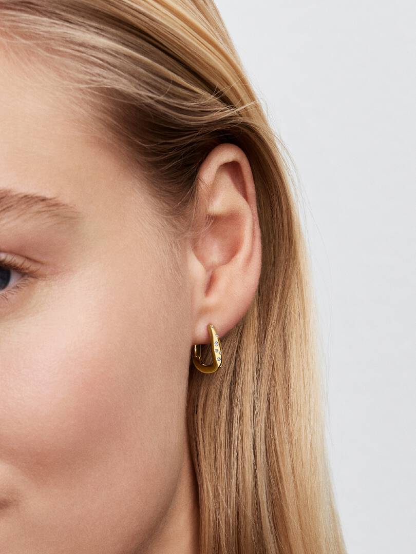 2026Q2D_collection_essence_go_con_ic_pdp_model_single_11_1x1_earring