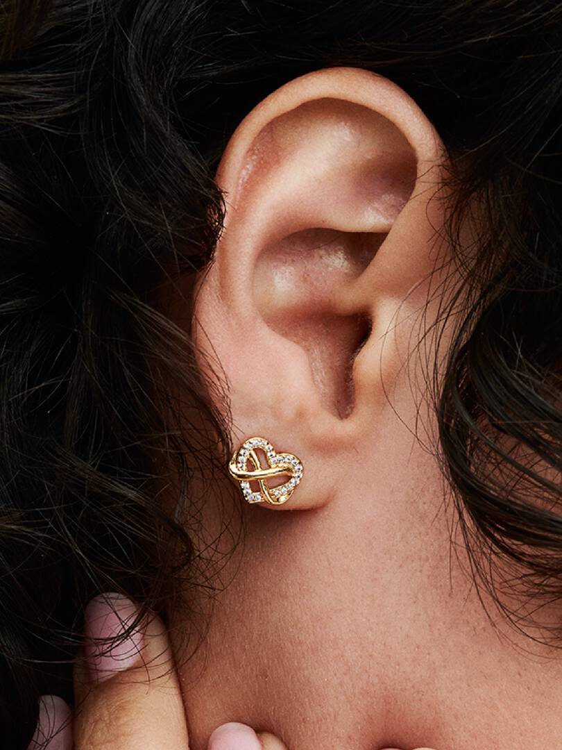 Q224_C_PDP_Model_Single_07_1x1_RGB_earring