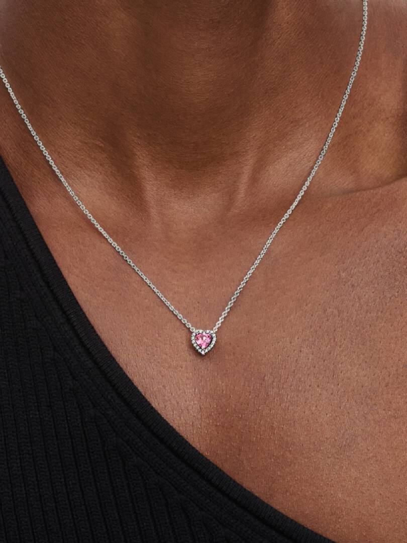 Q225_C_PDP_Model_Single_13_1x1_RGB_necklace