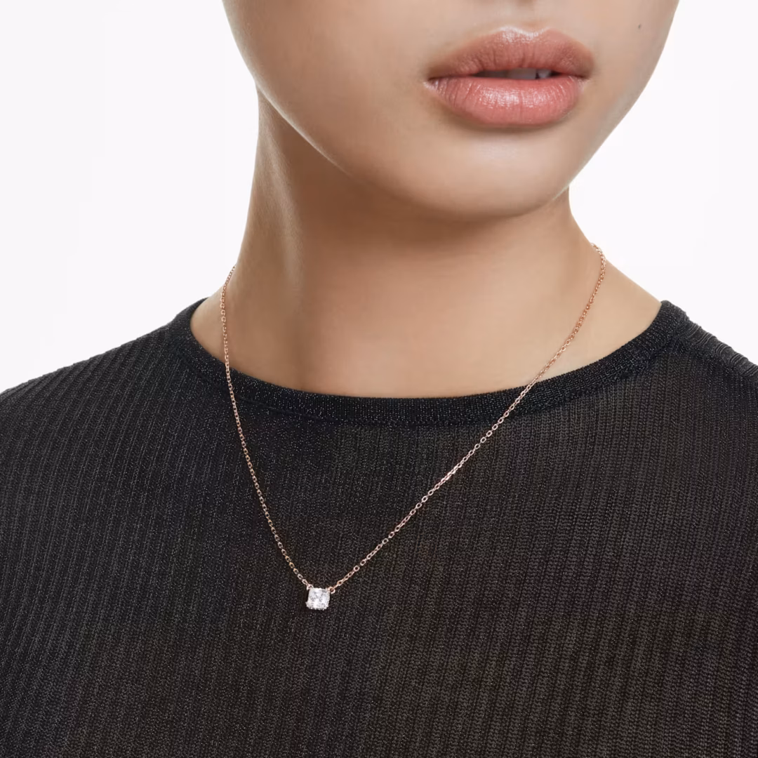 stilla-attract-anhänger--kissenschliff--weiß--roségold-legierungsschicht-swarovski-5701904 (1)